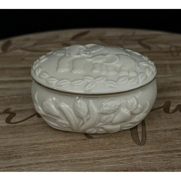 LENOX Tender Love Elephants Keepsake Oval Box w lid 24kt Gold trim Trinket Dish - Picture 3 of 12